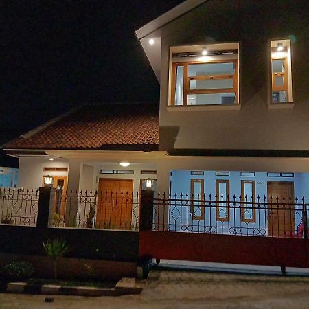 Guesthouse - Lubna Homestay クニンガン エクステリア 写真